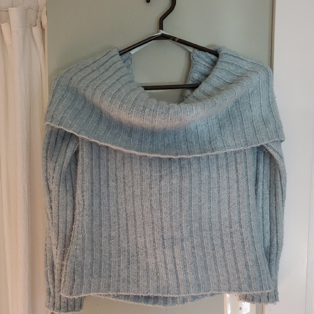 Abercrombie & Fitch sweater